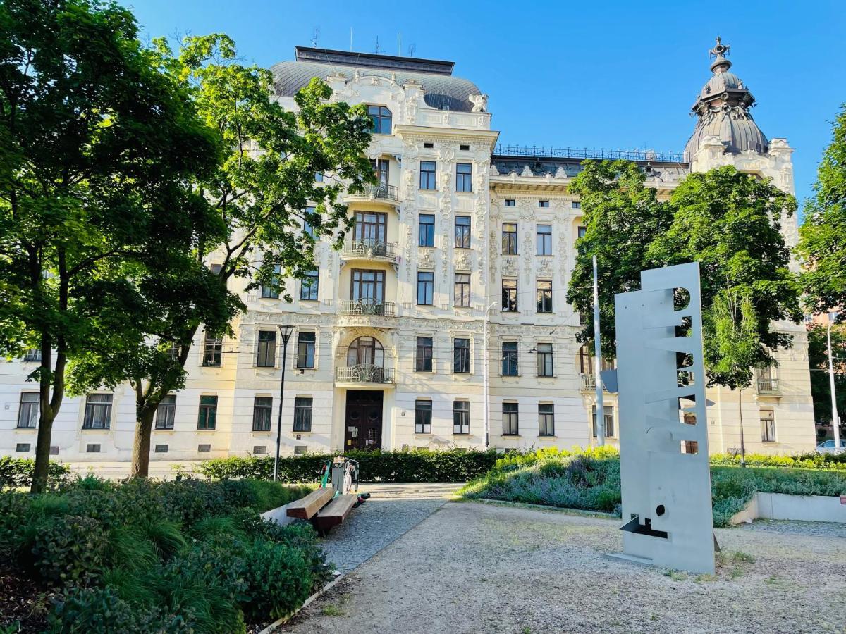Zarohem 2 Bedrooms In Center With Balcony * Brno