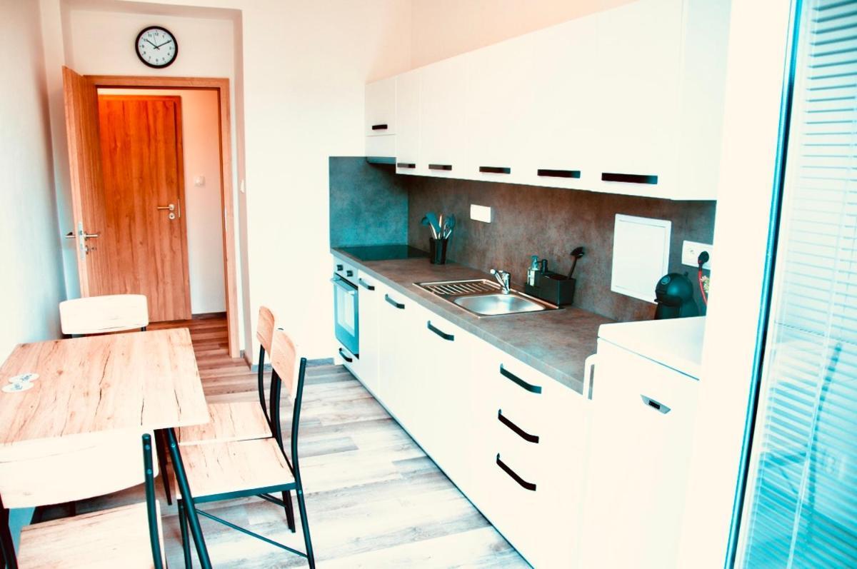Apartment Zarohem 2 Bedrooms In Center With Balcony