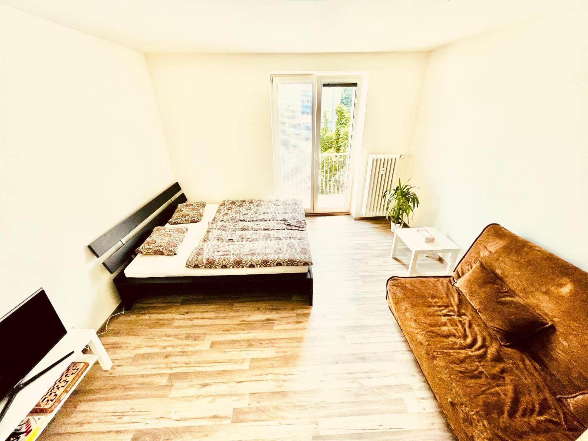 Zarohem 2 Bedrooms In Center With Balcony